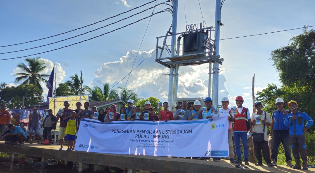 Gardu listrik di Desa Pulau Limbung resmi dioperasikan pada Sabtu, 30 Desember 2023. Foto: PLN UID Kalbar